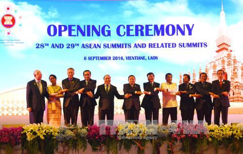 Tăng cường đoàn kết, duy trì vai trò trung tâm của ASEAN.